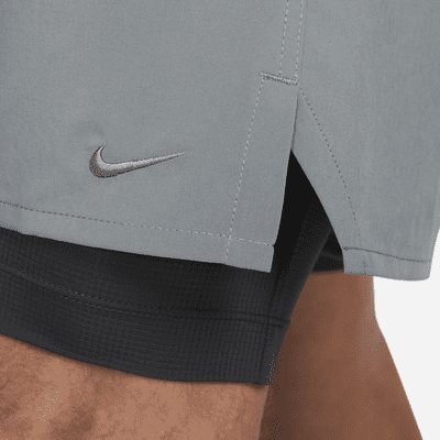 Nike Unlimited Pantalón corto versátil Dri-FIT 2 en 1 de 18 cm - Hombre