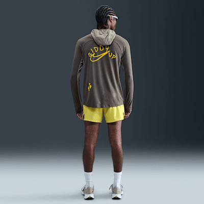 Playera de correr Dri-FIT UV con gorro para hombre Nike