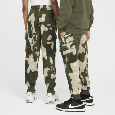 Pantaloni cargo camo Nike Sportswear Club Fleece – Ragazzo/a