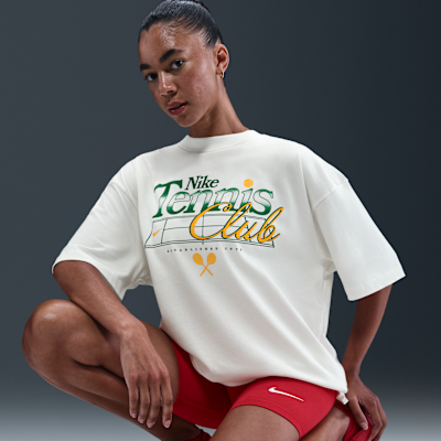 Nike Sportswear Women's Oversized Graphic T-Shirt