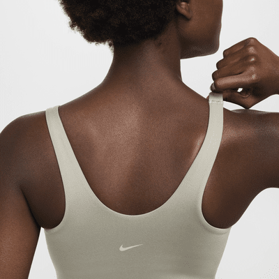 Camiseta de tirantes con bra deportivo de sujeción media con almohadillas para mujer Nike Alate