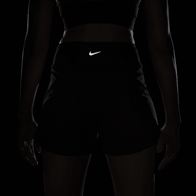 Short de fitness Dri-FIT taille haute 8 cm avec sous-short intégré Nike Bliss pour femme