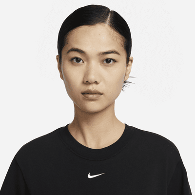 เสื้อยืดผู้หญิงทรงหลวม Nike Sportswear Essential