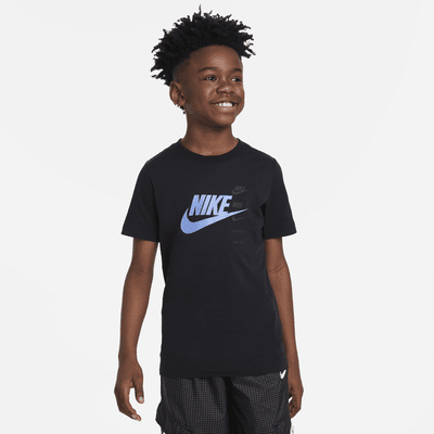 Nike Sportswear Standard Issue Older Kids' (Boys') T-shirt. Nike UK