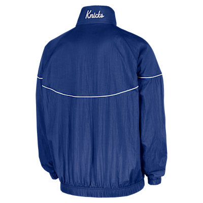 Chamarra tipo anorak Nike de la NBA para hombre New York Knicks Courtside Windrunner