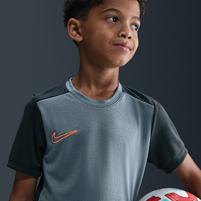 Playera de fútbol Dri-FIT para niños talla grande Nike Academy