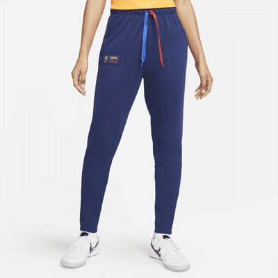 FC Barcelona Nike Dri-FIT reisvoetbalbroek voor dames. Nike BE