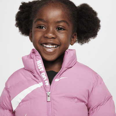 Nike Wrapped Swoosh Steppjacke mit Prägung für Kleinkinder