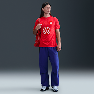 Playera de fútbol de manga corta Nike Dri-FIT para antes del partido para hombre USMNT Academy Pro