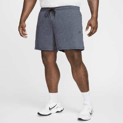 Shorts Dri-FIT de 18 cm sin forro con protección UV versátiles para hombre Nike Primary