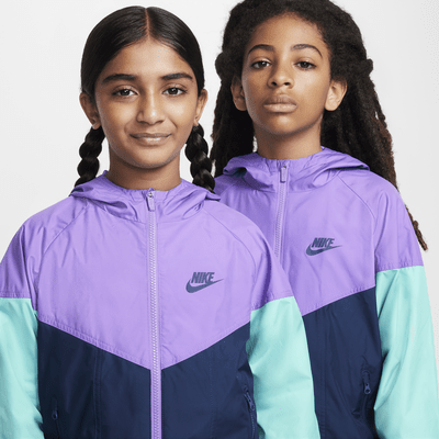 Chamarra Repel con gorro para niños talla grande Nike Sportswear Windrunner