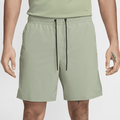 Shorts versátiles sin forro Dri-FIT de 18 cm para hombre Nike Unlimited