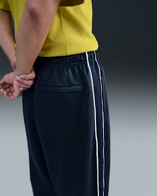 Nike Sportswear Club