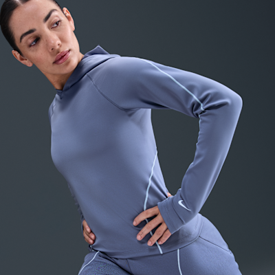 Maglia a manica lunga slim fit con cappuccio Dri-FIT Nike Universa – Donna