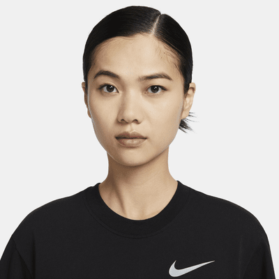 เสื้อยืดผู้หญิง Nike Sportswear Classic