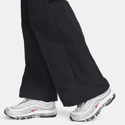 Nike Sportswear Everything Wovens Damenhose mit mittelhohem Bund und offenem Saum