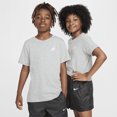 Playera para niños talla grande Nike Sportswear