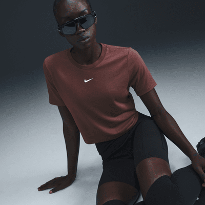 Nike Sportswear Essential Women's Slim Cropped T-Shirt