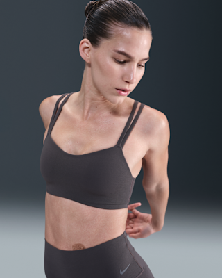 Женские  Nike Zenvy Strappy Light-Support Padded Sports Bra