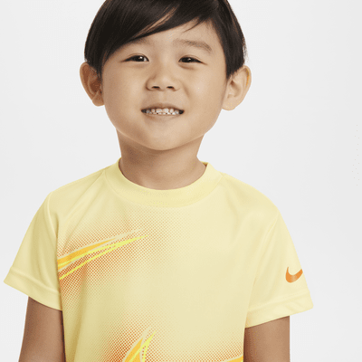 Playera Swoosh de estilo elevado infantil Nike Dri-FIT