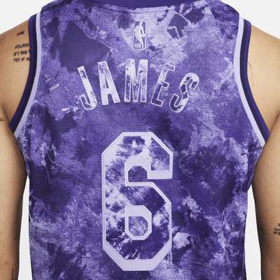 Jersey Nike Dri-FIT Swingman de la NBA para hombre LeBron James Los Angeles Lakers 2022/23 Select Series