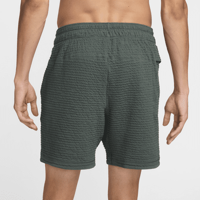 Shorts sin forro Dri-FIT de 18 cm para hombre Nike Yoga