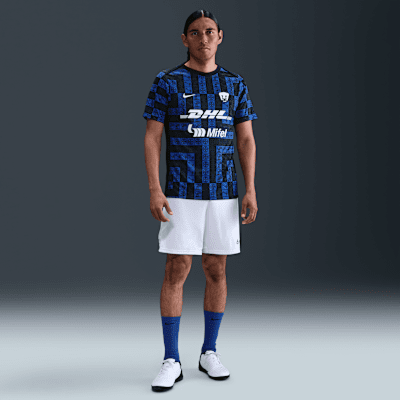 Playera de manga corta de fútbol Nike Dri-FIT para antes del partido para hombre Pumas UNAM Academy Pro