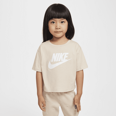 Playera de corte cuadrado infantil Nike Club