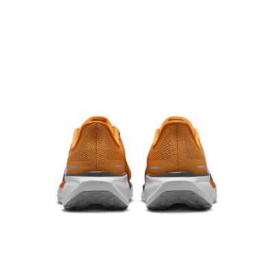 Tenis de correr en pavimento universitarios Nike para hombre Tennessee Pegasus 41