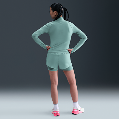 Shorts de correr Dri-FIT de tiro medio 2 en 1 para mujer Nike Swift