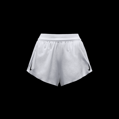 Shorts de correr Dri-FIT de tiro medio de 8 cm con forro de ropa interior para mujer Nike AeroSwift