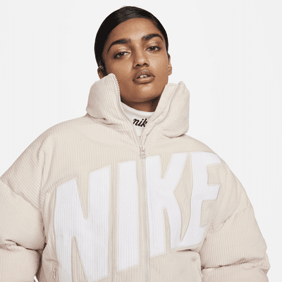 Nike Sportswear Essential Chaqueta acolchada de pana con ajuste oversize Therma-FIT - Mujer