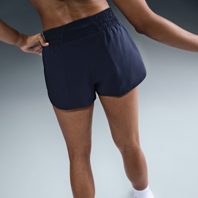 Short doublé à taille mi-basse 8 cm Dri-FIT Nike One pour femme