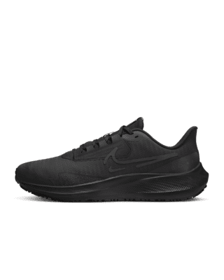 Nike store full black