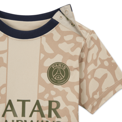 Conjunto de três peças de futebol Nike do quarto equipamento Paris Saint-Germain 2023/24 para bebé