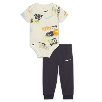 Banyan Gennemsigtig Mitt Nike Wild Air Printed Bodysuit and Trousers Set Baby 2-Piece Bodysuit Set.  Nike LU