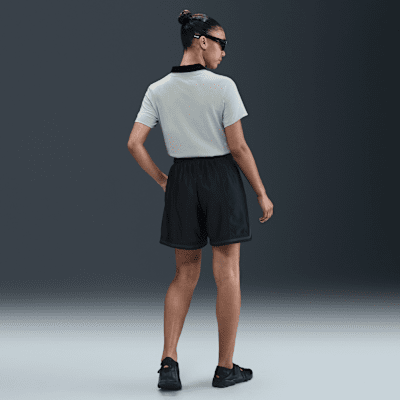 Nike Sportswear Essentials Playera con logotipo para mujer