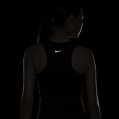 Nike One Fitted Women's Dri-FIT Cropped Tank Top