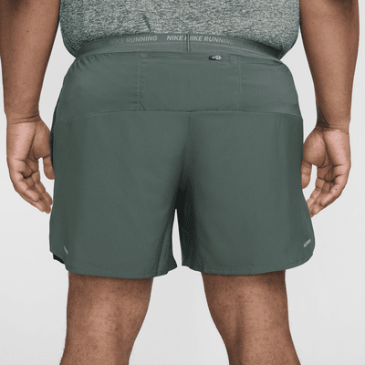 Nike Stride Dri-FIT hardloopshorts met binnenbroek voor heren (13 cm)