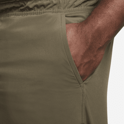 Shorts versátiles sin forro Dri-FIT de 23 cm para hombre Nike Unlimited