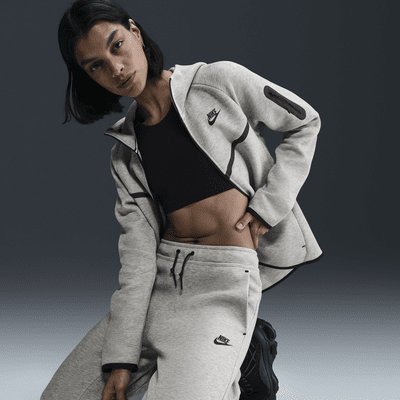 Joggingbyxor Nike Sportswear Tech Fleece med medelhög midja för kvinnor