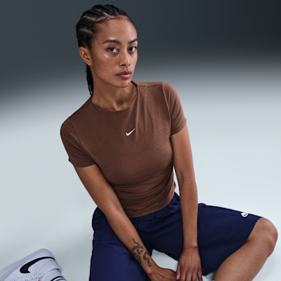 Playera de manga corta ceñida de cuello alto para mujer Nike Sportswear Chill Knit
