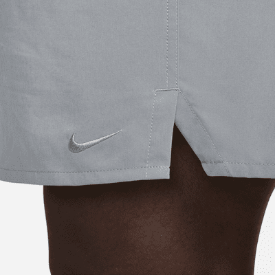 Shorts versátiles sin forro Dri-FIT de 13 cm para hombre Nike Unlimited