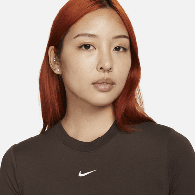 Nike Sportswear Essential 女款合身短版 T 恤