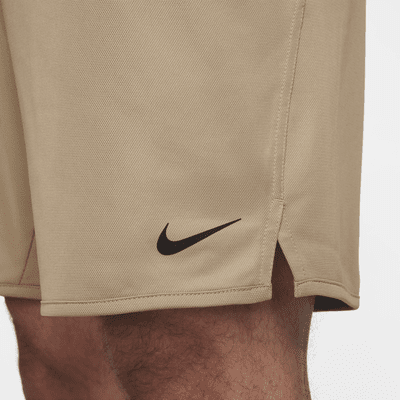 Shorts versátiles sin forro Dri-FIT de 18 cm para hombre Nike Totality