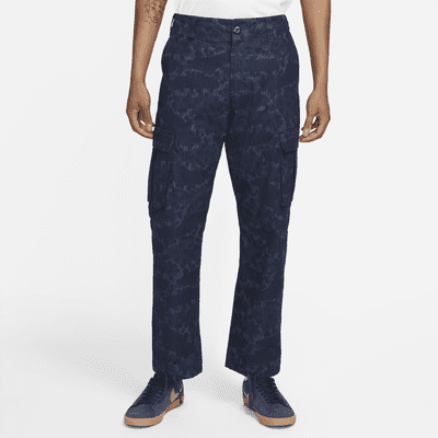 Pants militares camuflajeados de skateboard Nike SB. Nike.com