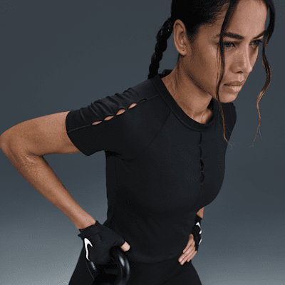 Playera de manga corta Dri-FIT cropped para mujer Nike One Fitted