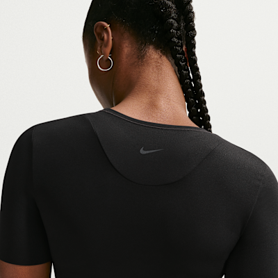 Kortærmet Nike Zenvy Dri-FIT-top til kvinder