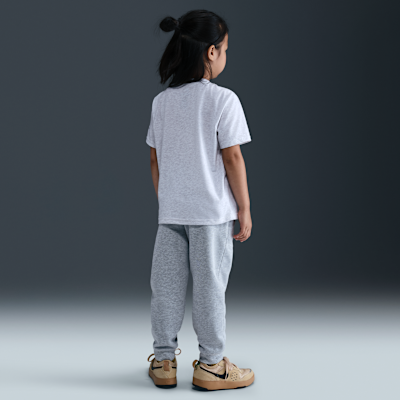 Playera de manga corta de tejido Knit Family para niños talla pequeña Nike Club