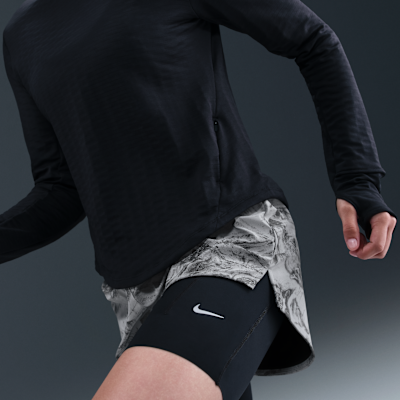 Shorts da running 2 in 1 a vita media con dettagli dal design rifrangente Nike Swift – Donna